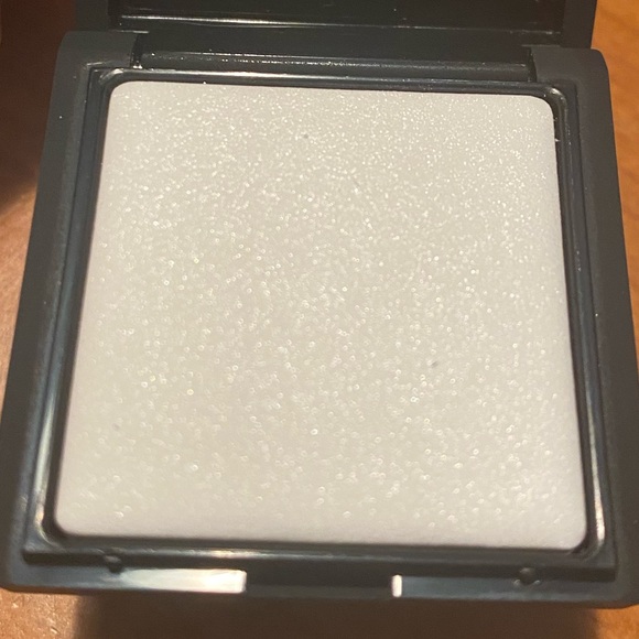 NARS Light Reflecting Setting Powder - Pressed - Picture 6 of 16
